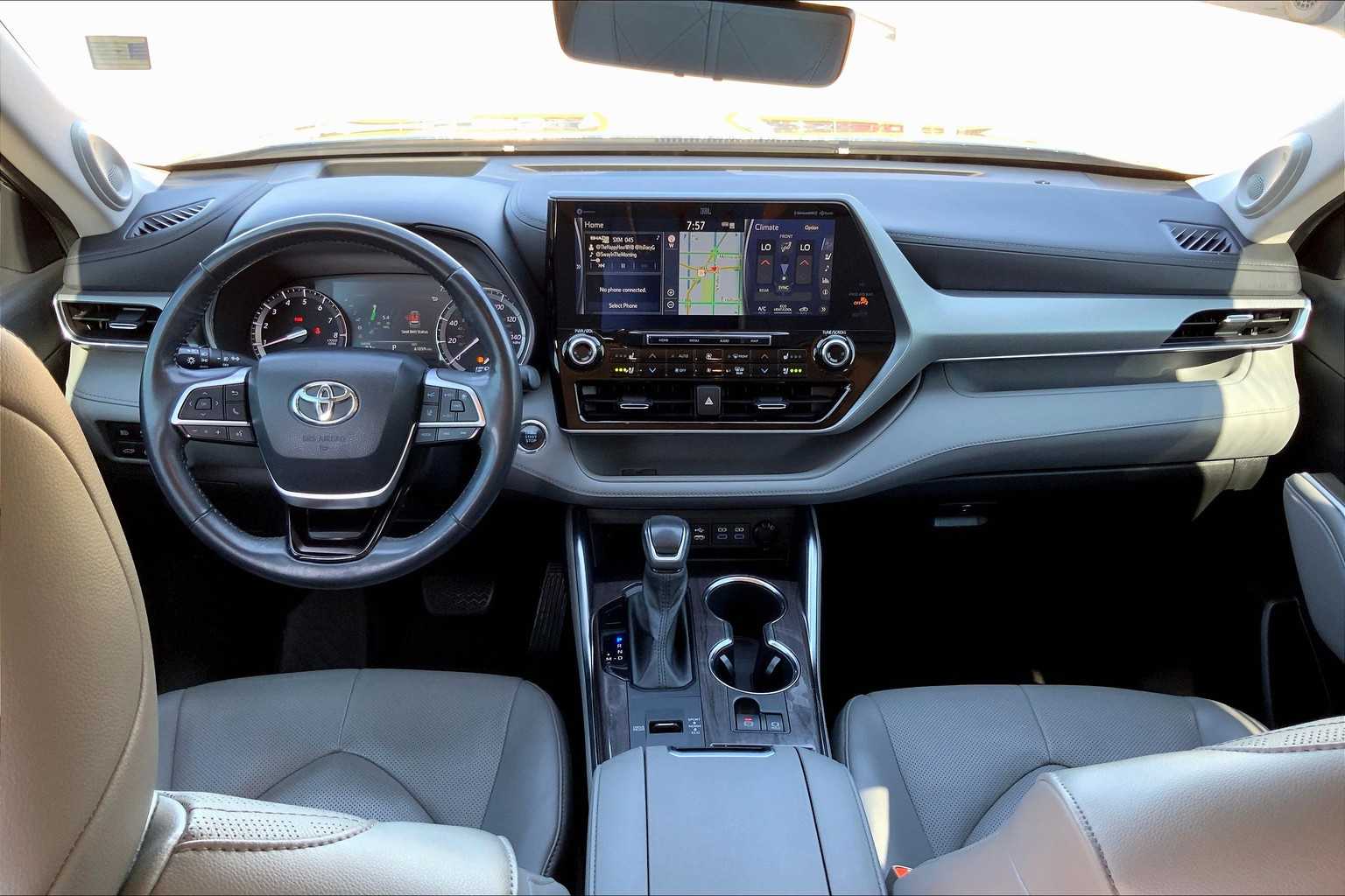 2022 Toyota Highlander Platinum photo 12