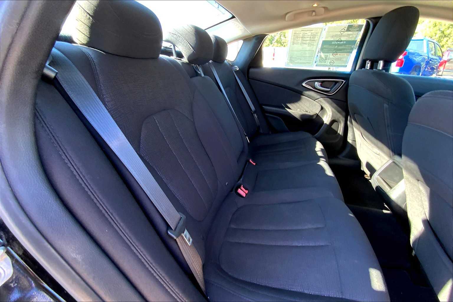 2016 Chrysler 200 Limited photo 19