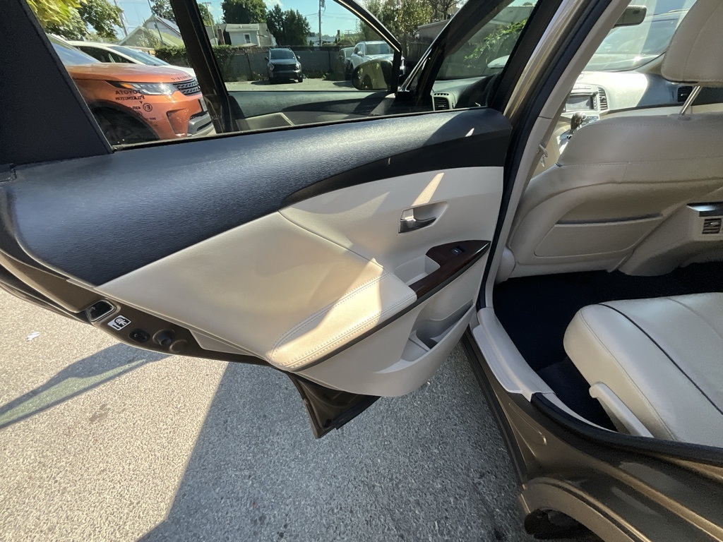 2013 Toyota Venza LE photo 22