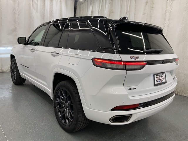 2025 Jeep Grand Cherokee Summit photo 5