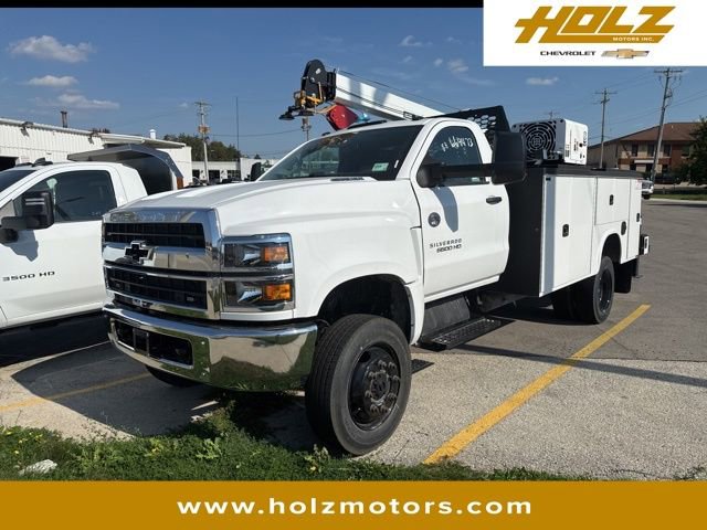 2024 Chevrolet Silverado 4500 Medium Duty Chassis Cab Work Truck's photo
