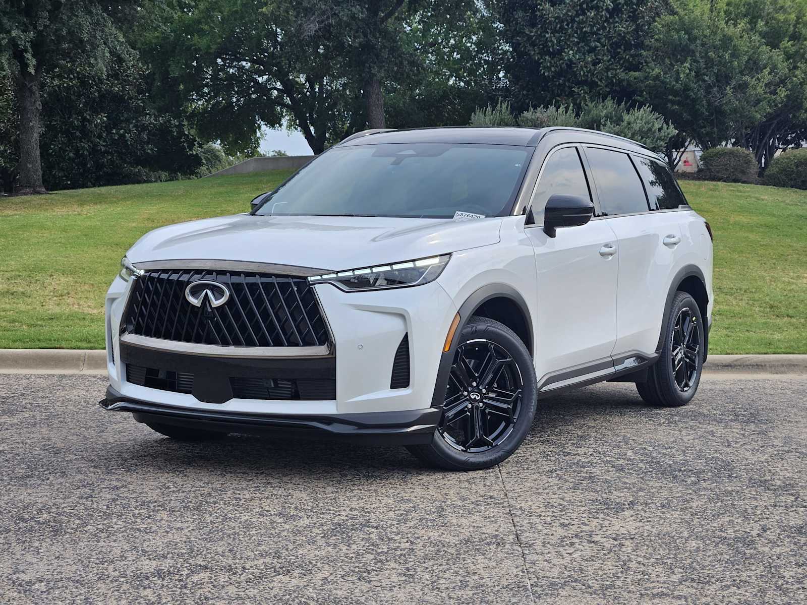 2026 INFINITI QX60 LUXE's photo