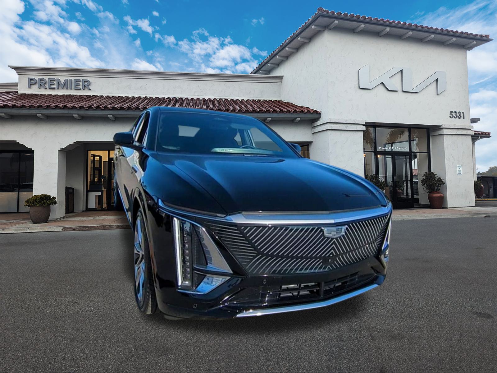2024 Cadillac Lyriq Luxury photo 2
