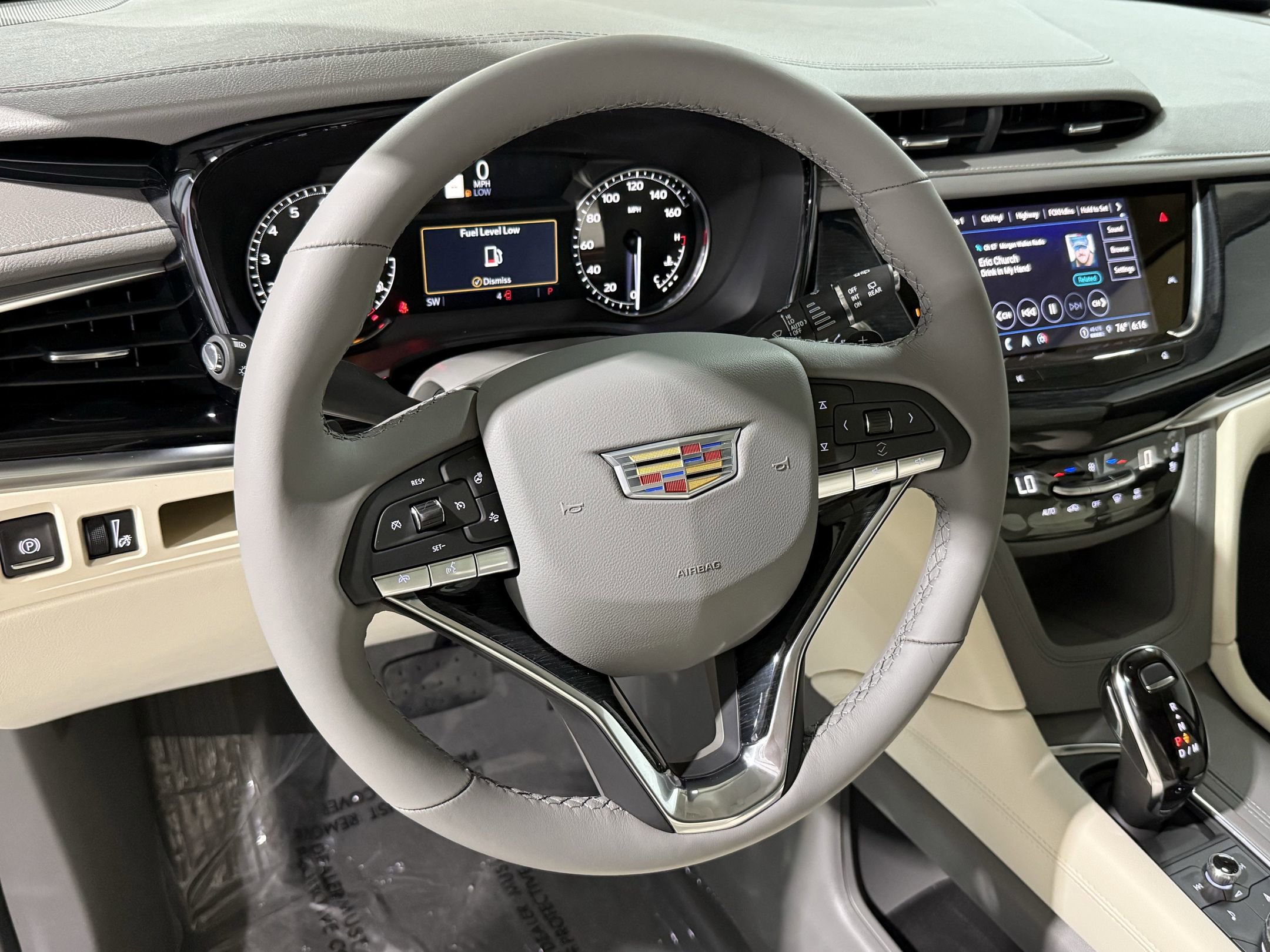 2025 Cadillac XT6 Premium Luxury photo 3