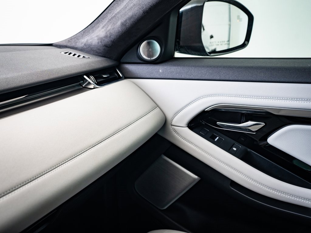 2022 Land Rover Range Rover Evoque SE photo 31