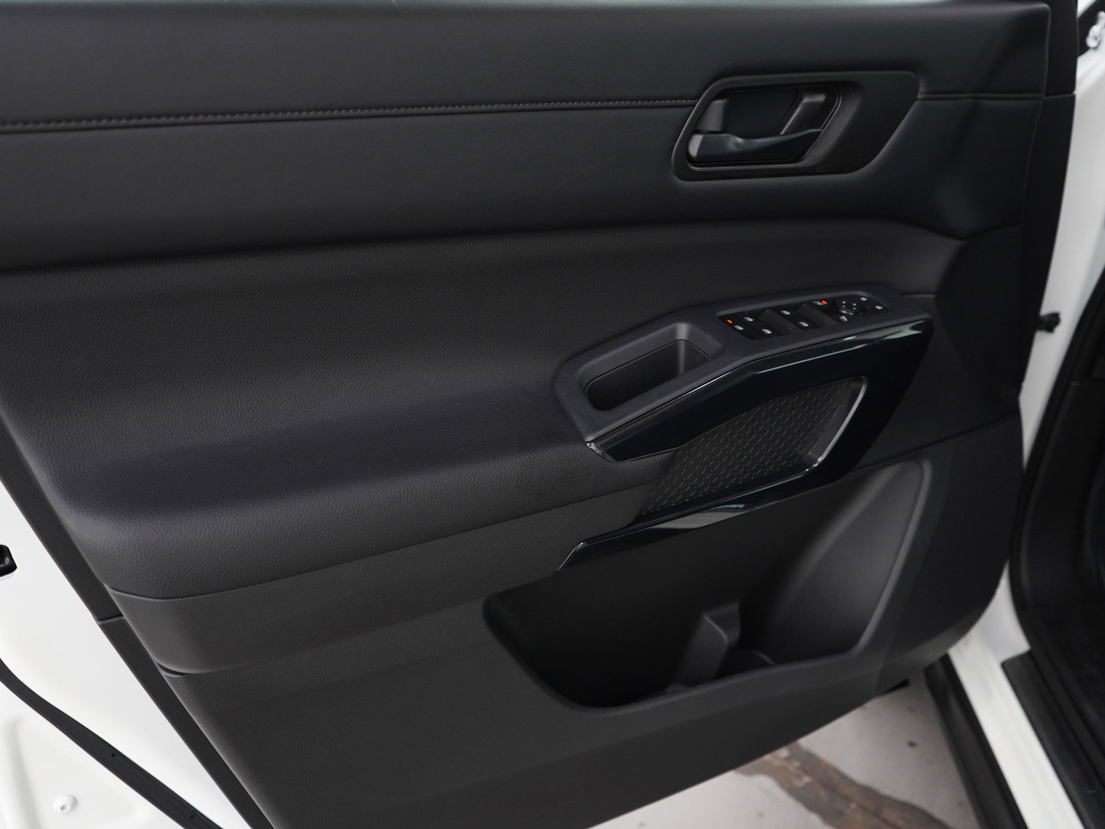 2024 Nissan Pathfinder SV photo 15