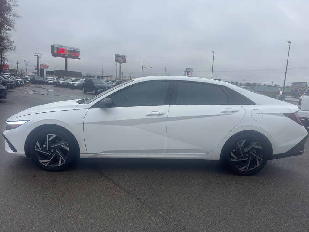 2025 Hyundai Elantra Hybrid photo 4