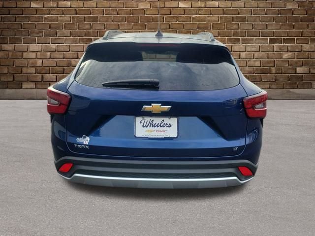 2024 Chevrolet Trax LT photo 4
