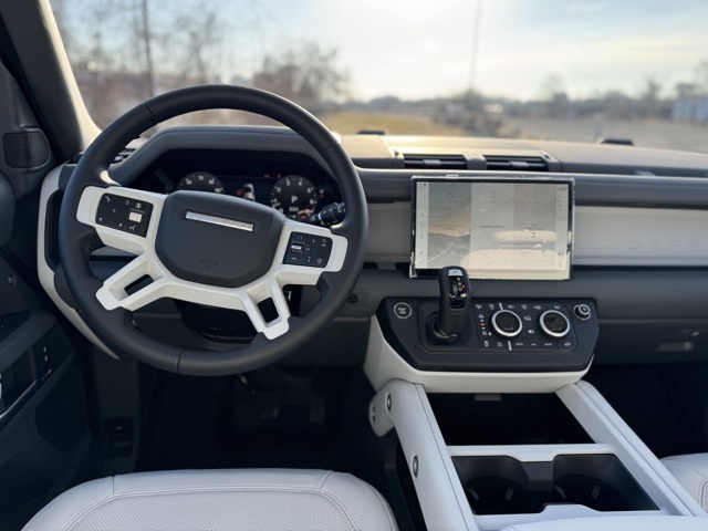 2025 Land Rover Defender 110 S photo 13