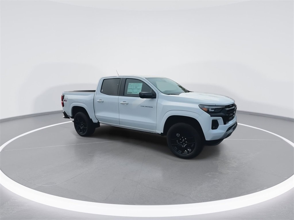 2025 Chevrolet Colorado Z71 photo 2
