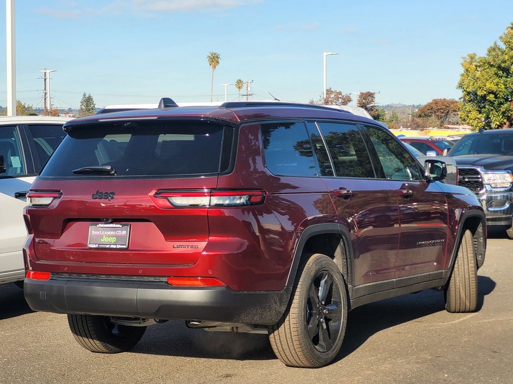 2025 Jeep Grand Cherokee Limited photo 4