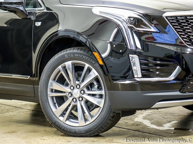 2025 Cadillac XT4 Premium Luxury photo 2