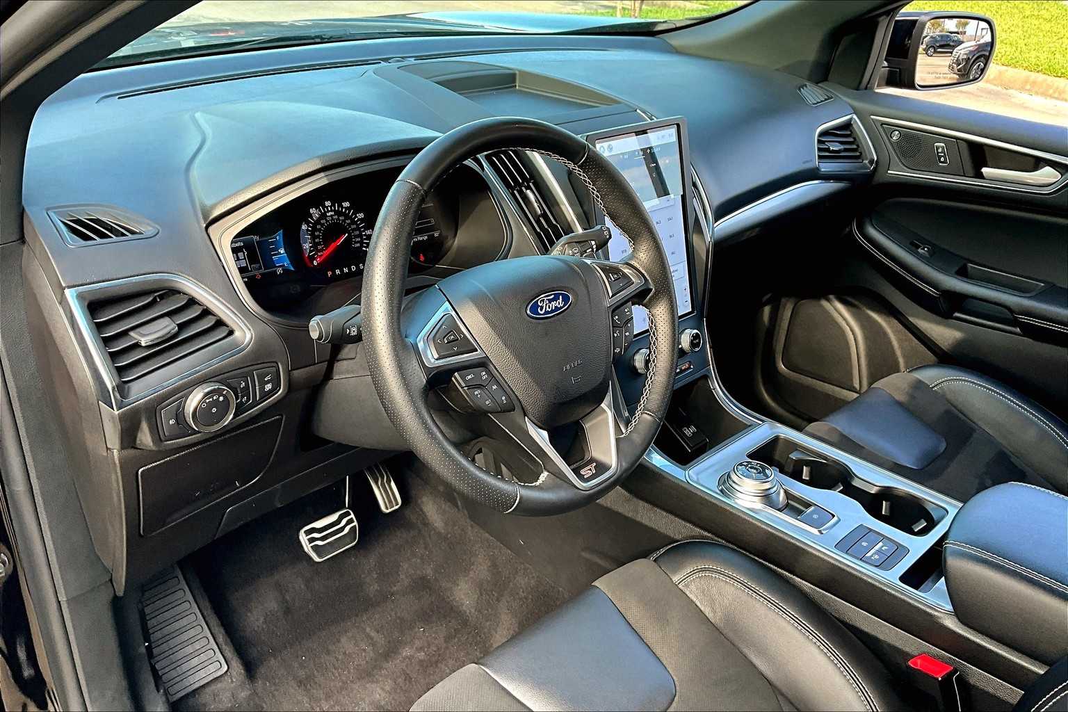 2022 Ford Edge ST photo 14