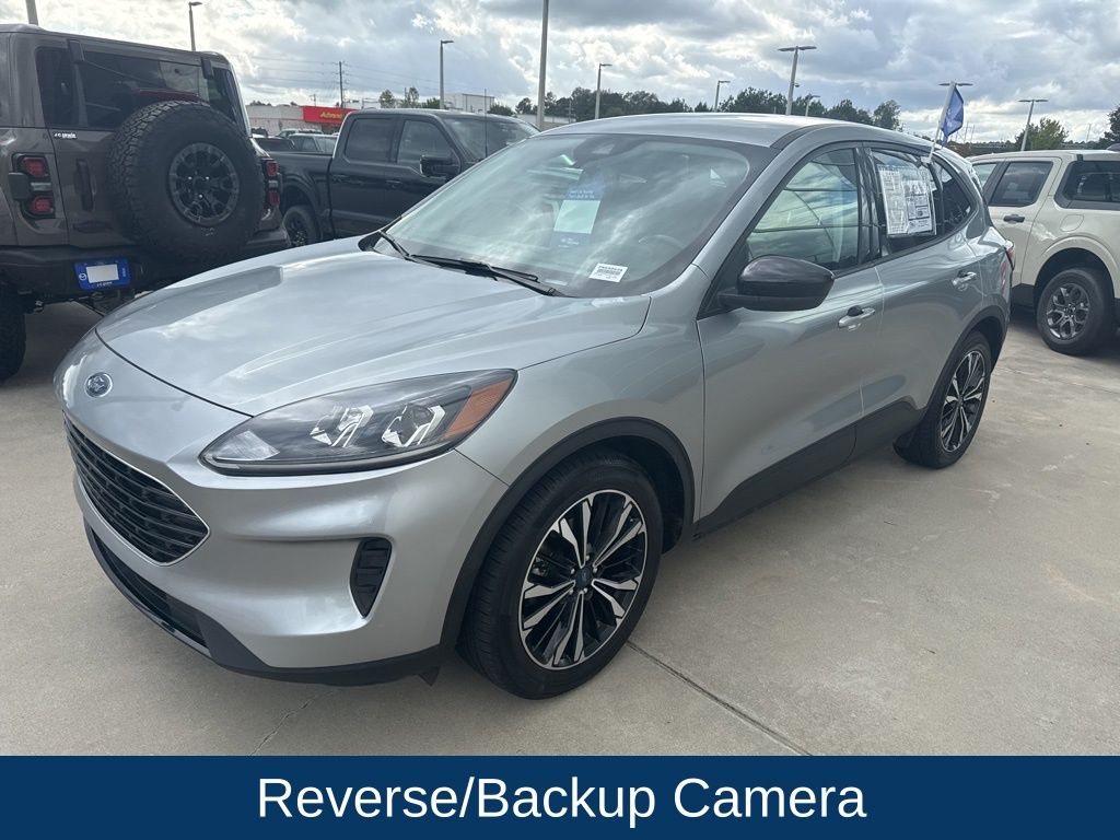 2022 Ford Escape SE photo 3