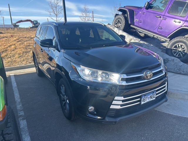2019 Toyota Highlander SE XLE photo 2