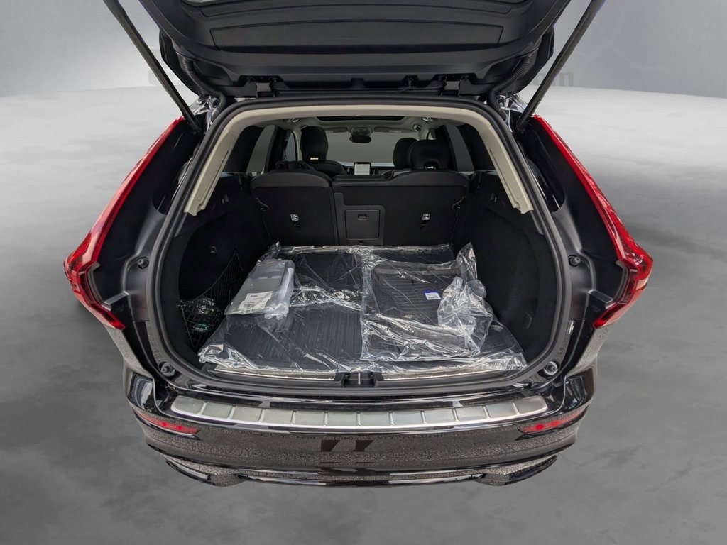 2026 Volvo XC60 B5 photo 4