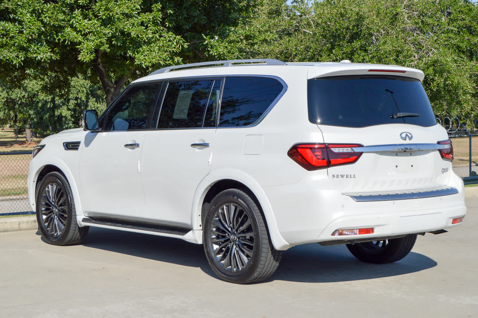 2023 Infiniti QX80 Sensory photo 6