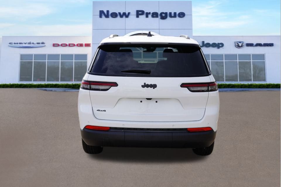 2025 Jeep Grand Cherokee Altitude photo 4