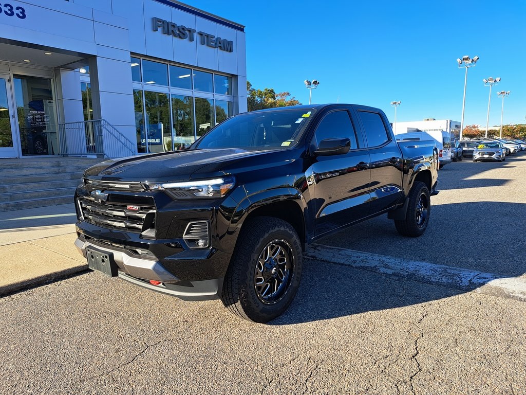 2024 Chevrolet Colorado Z71 photo 2