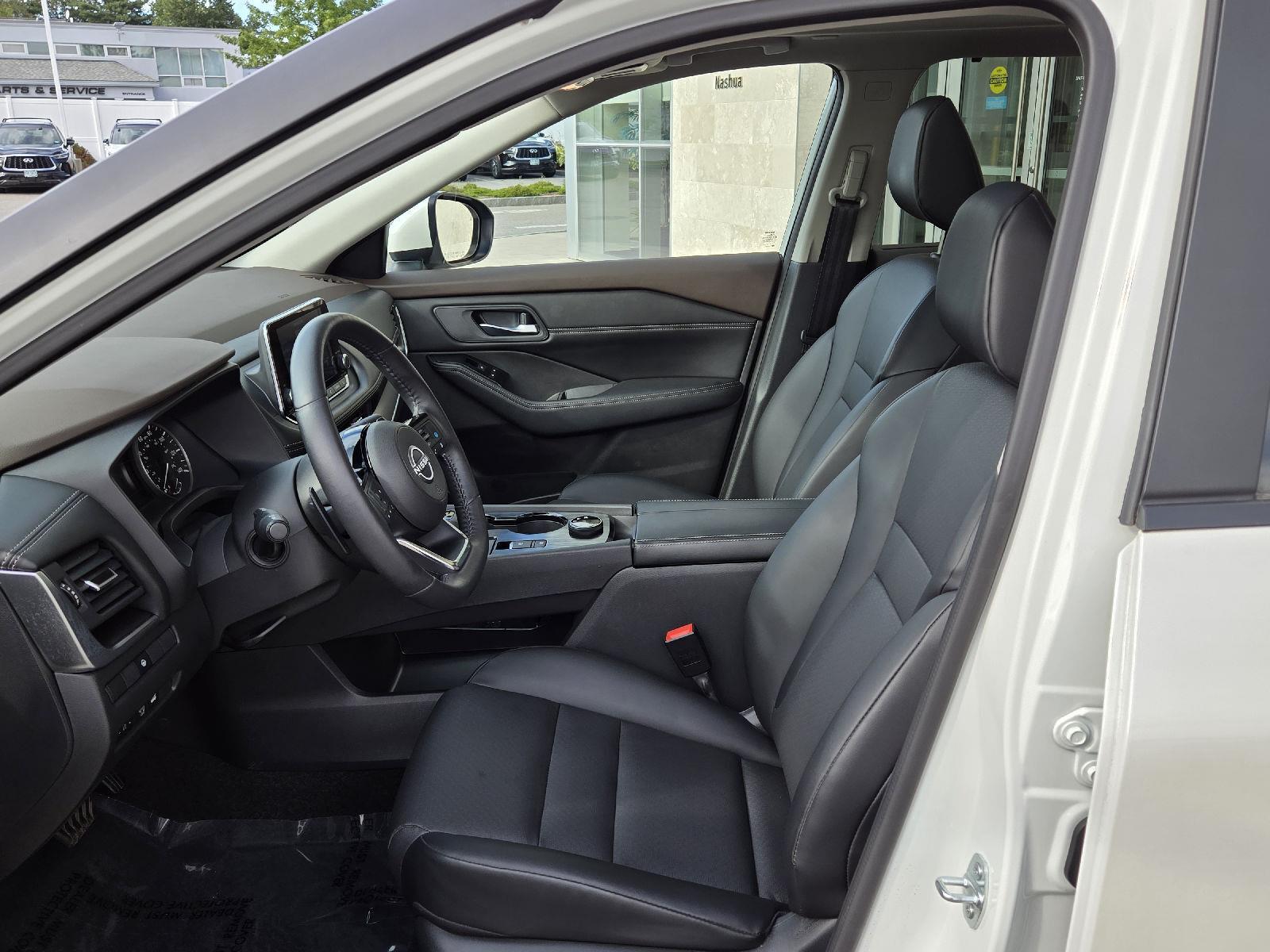 2023 Nissan Rogue SV photo 3