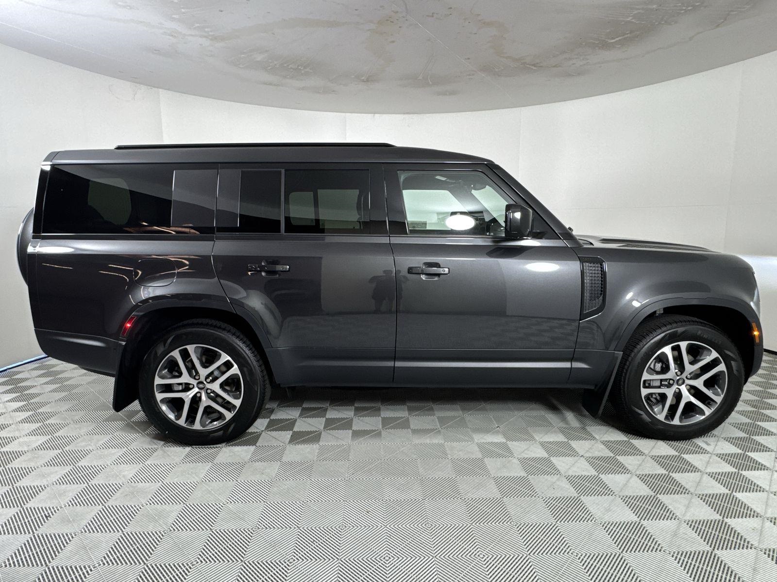2025 Land Rover Defender 130 S photo 6