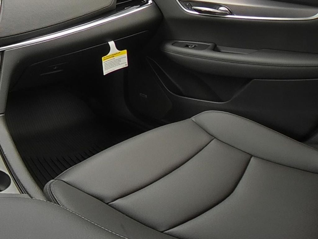 2025 Cadillac XT6 Luxury photo 10