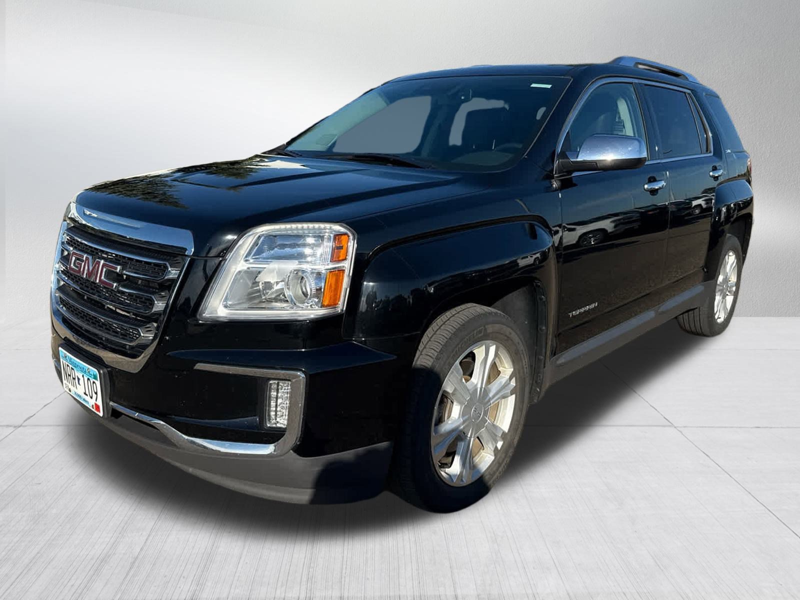 Used 2016 GMC Terrain SLT with VIN 2GKFLUE38G6110649 for sale in Brooklyn Center, Minnesota