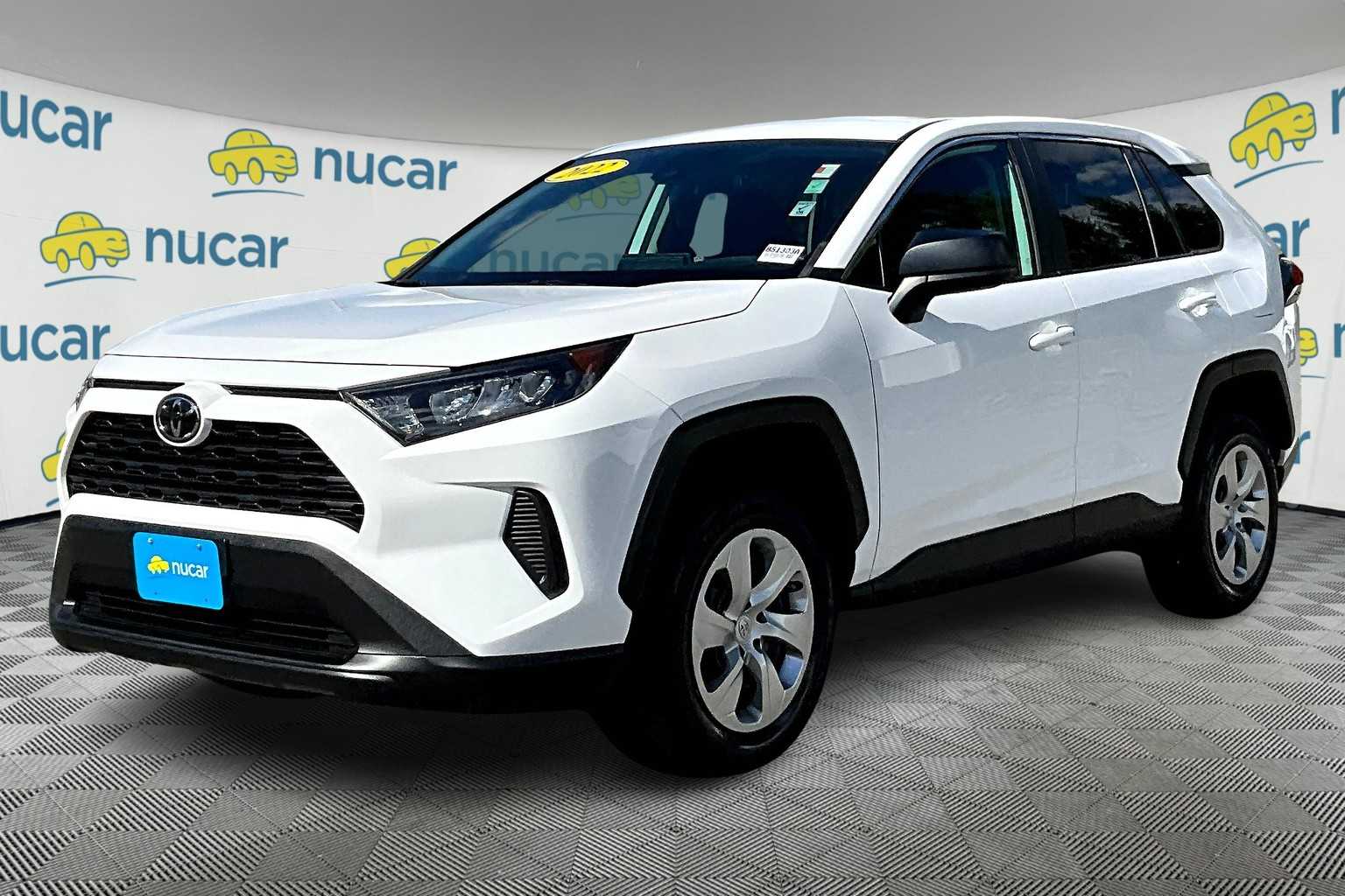 2022 Toyota RAV4 LE photo 3