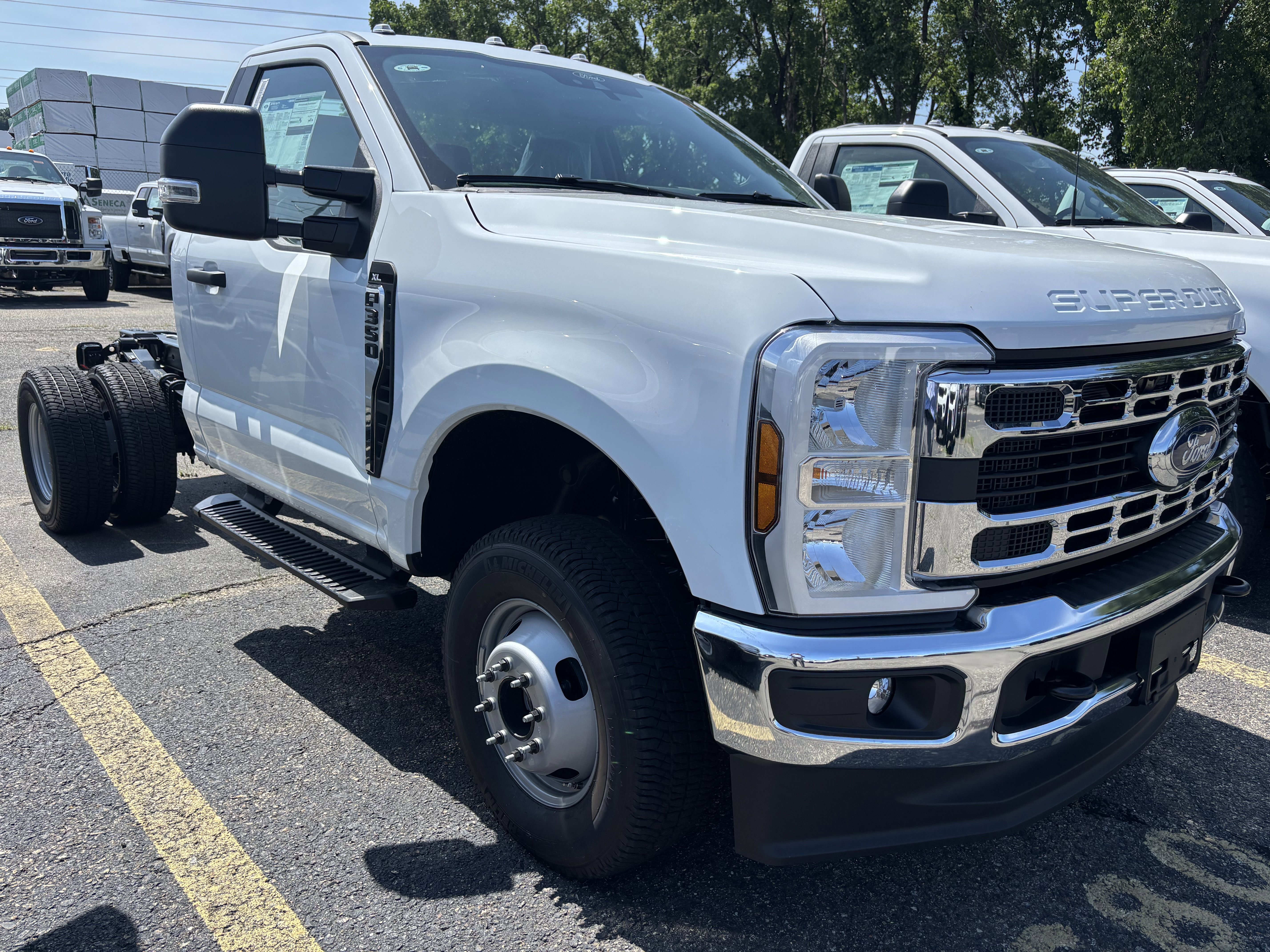 2025 Ford F-350 Super Duty Chassis Cab XL's photo
