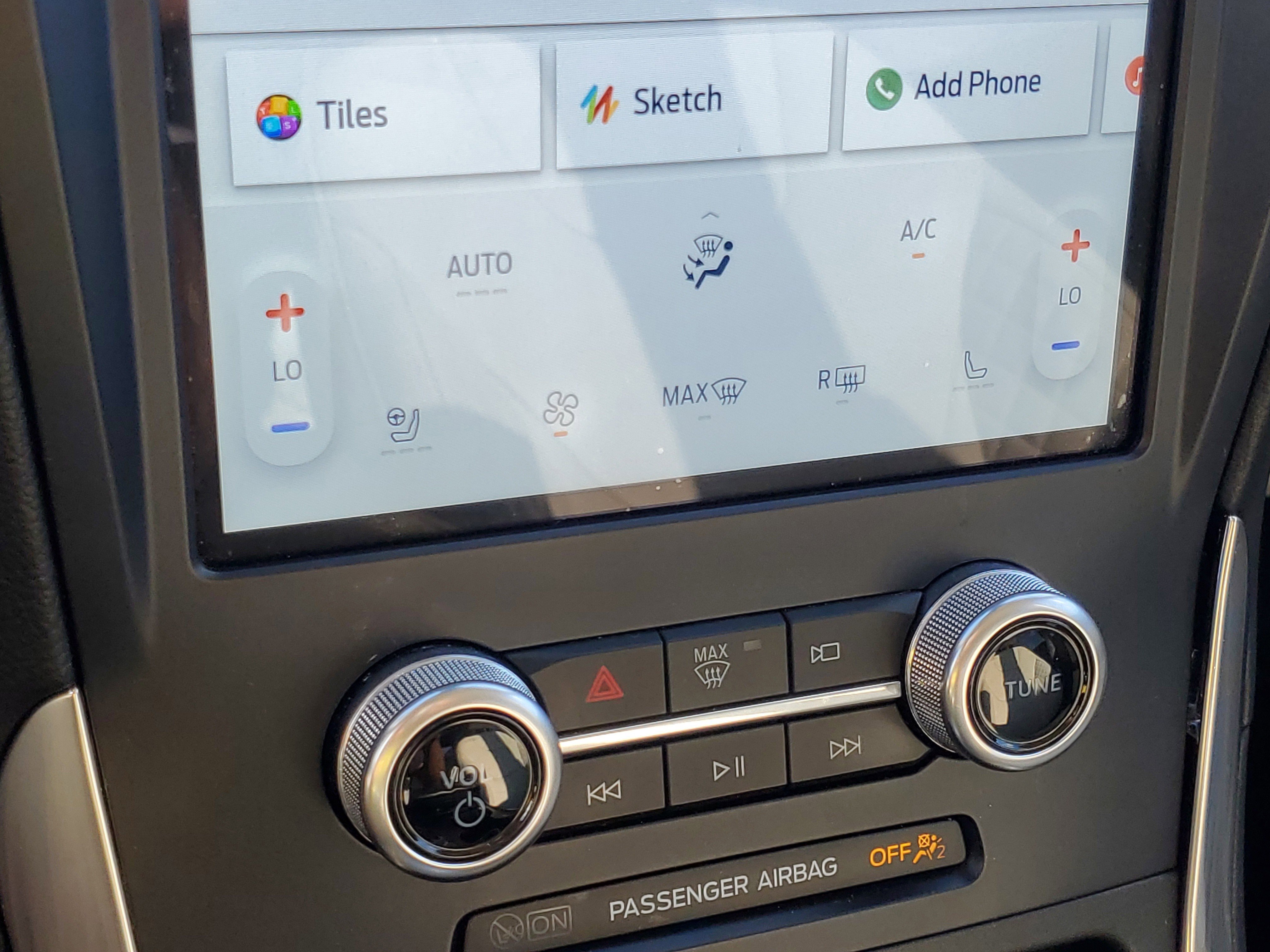 2024 Ford Edge Titanium photo 9