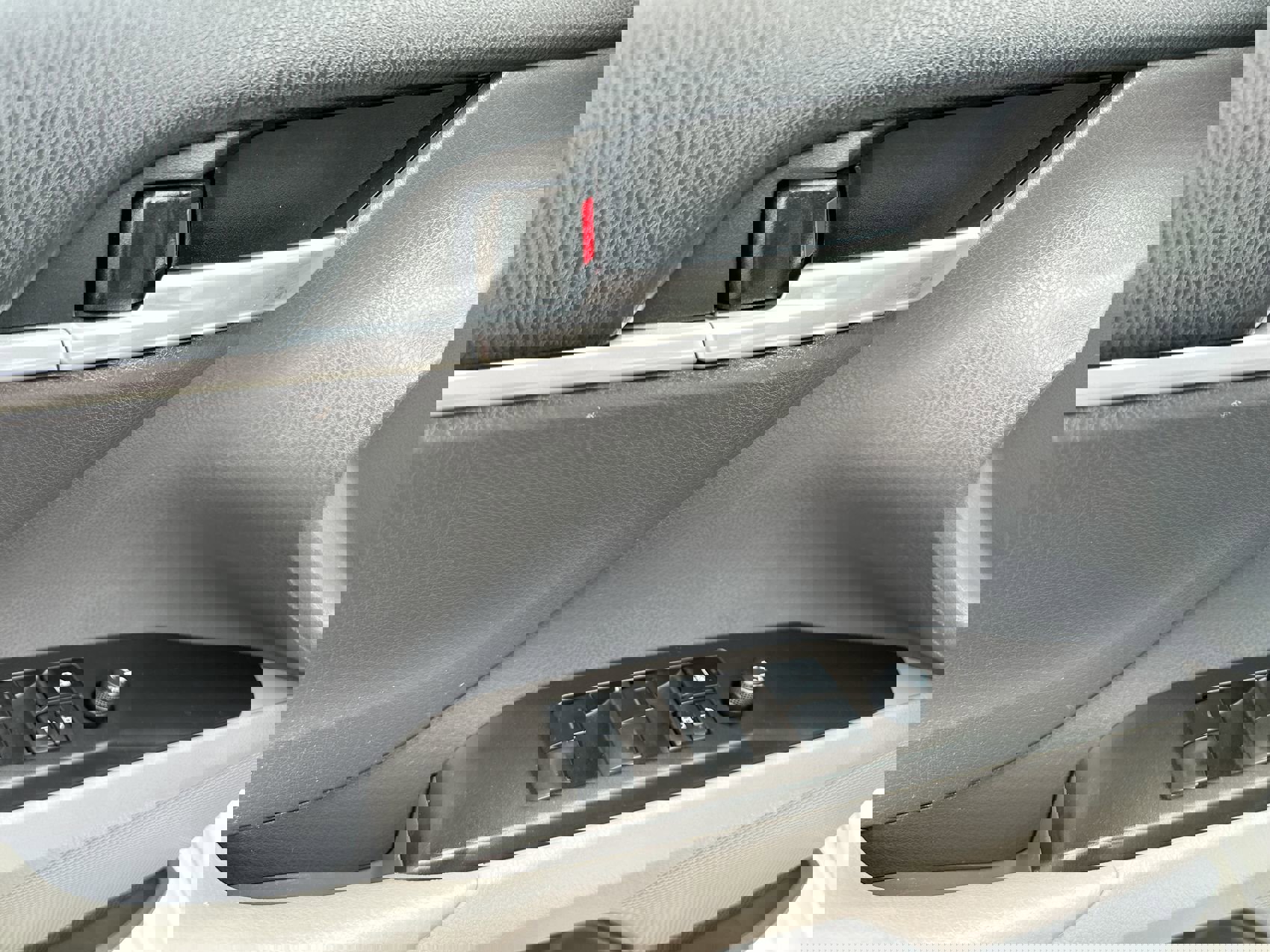 2023 Toyota Camry Hybrid SE photo 18