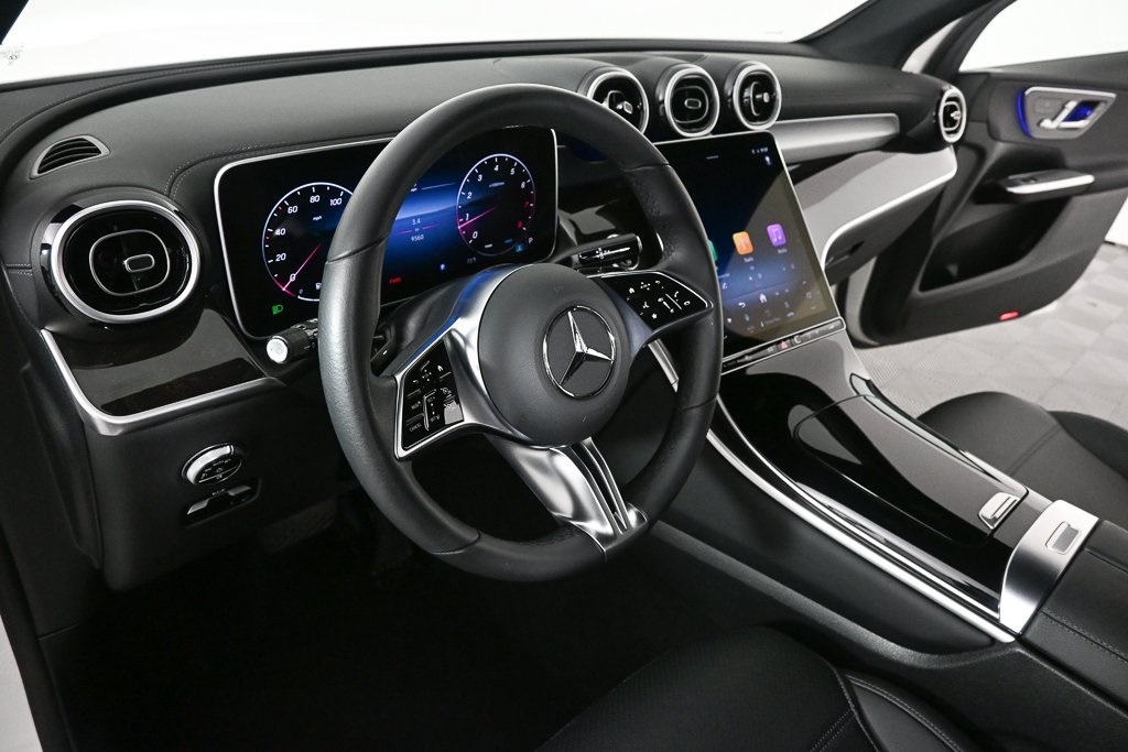 2025 Mercedes Benz GLC 300 photo 6