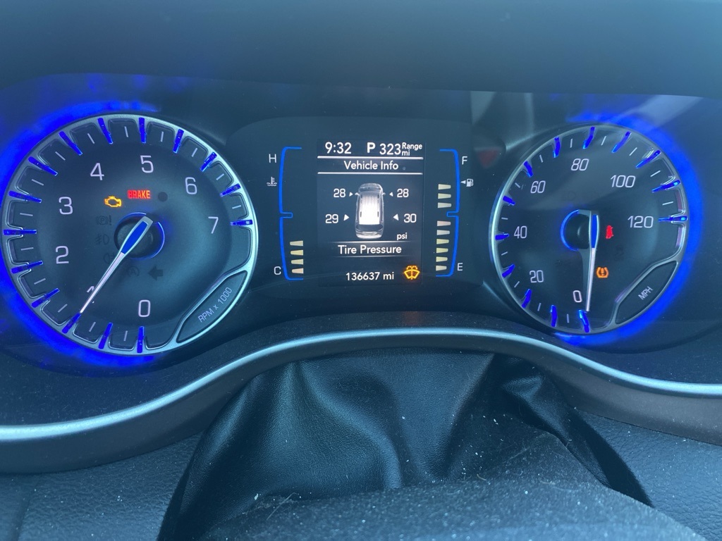 2017 Chrysler Pacifica Touring L photo 12