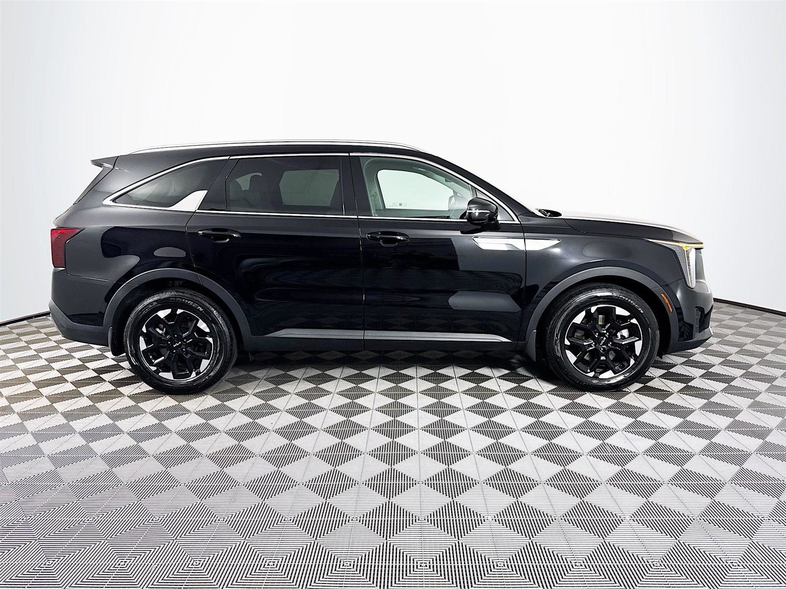 2025 Kia Sorento S photo 5