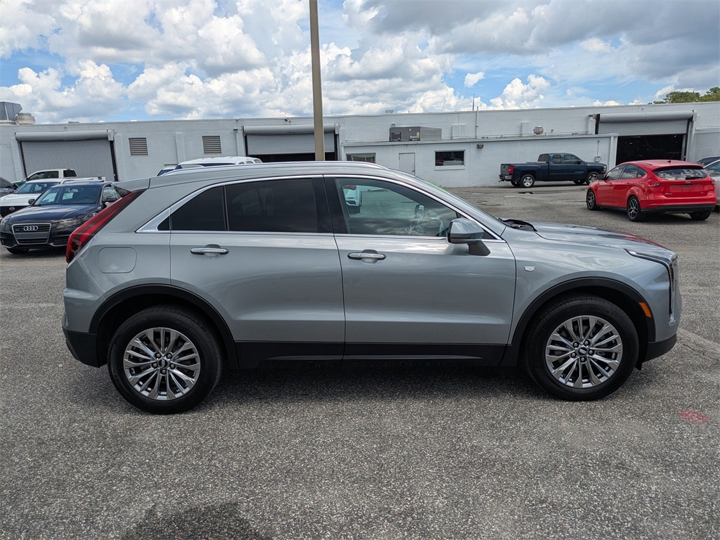 2024 Cadillac XT4 Premium Luxury photo 2