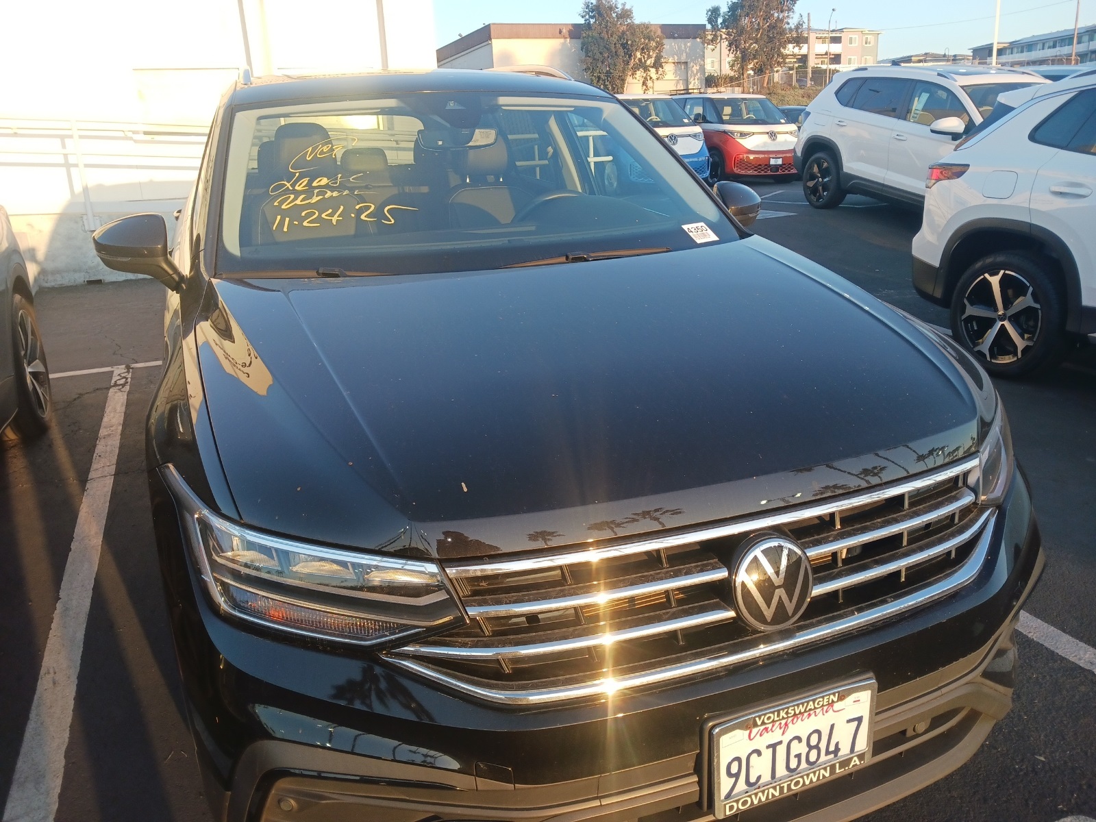 2022 Volkswagen Tiguan SE photo 2