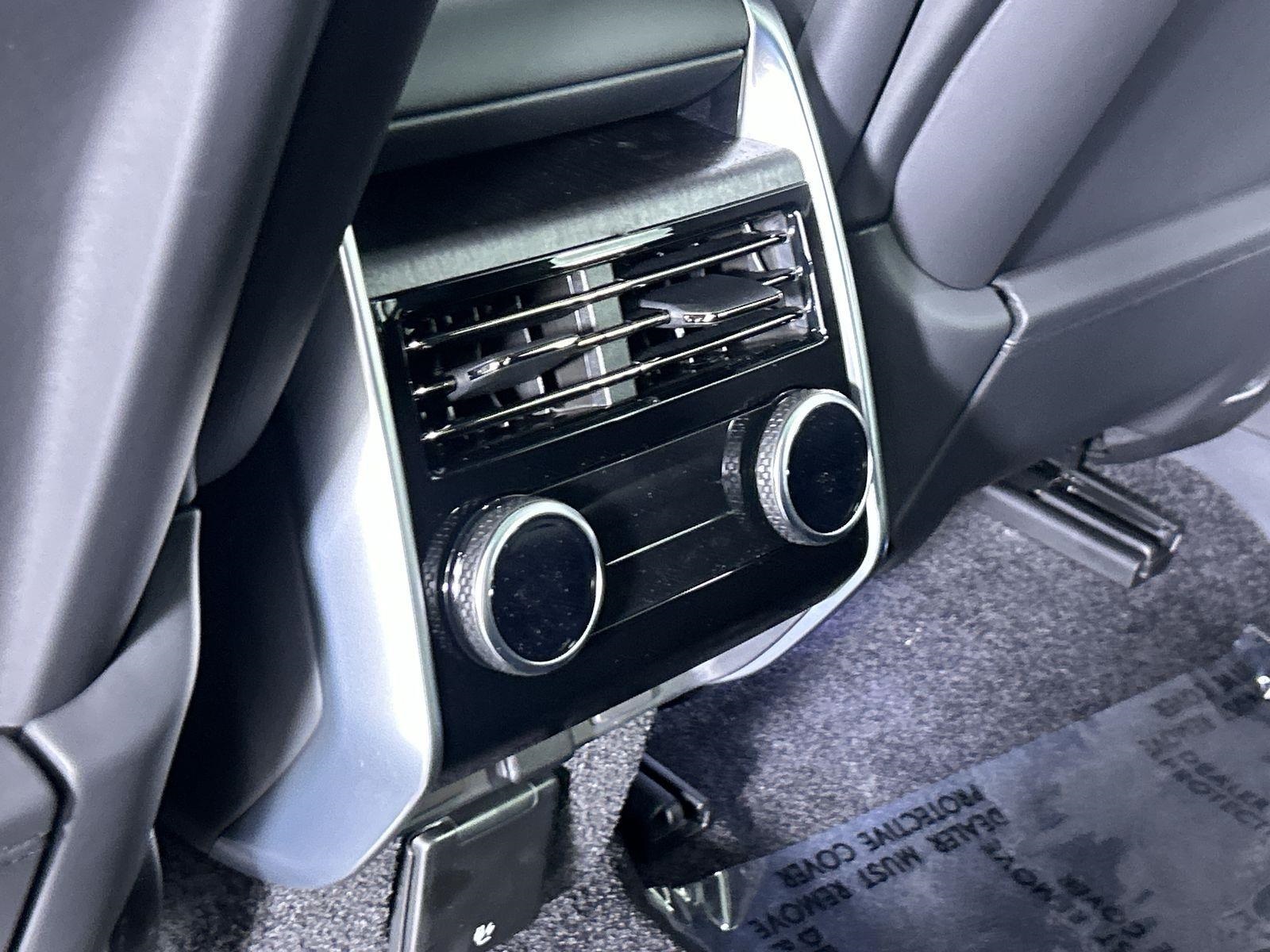 2025 Land Rover Range Rover SE photo 26