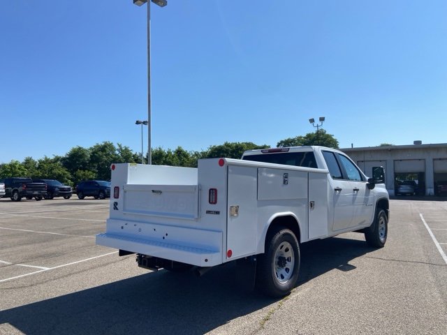 2025 Chevrolet Silverado 3500HD photo 2