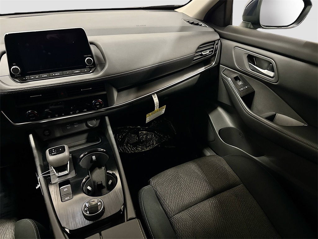 2026 Nissan Rogue SV photo 7