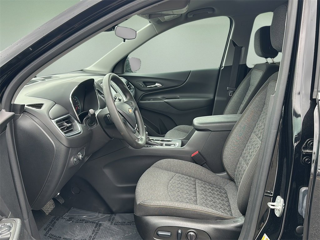 2023 Chevrolet Equinox LT photo 3