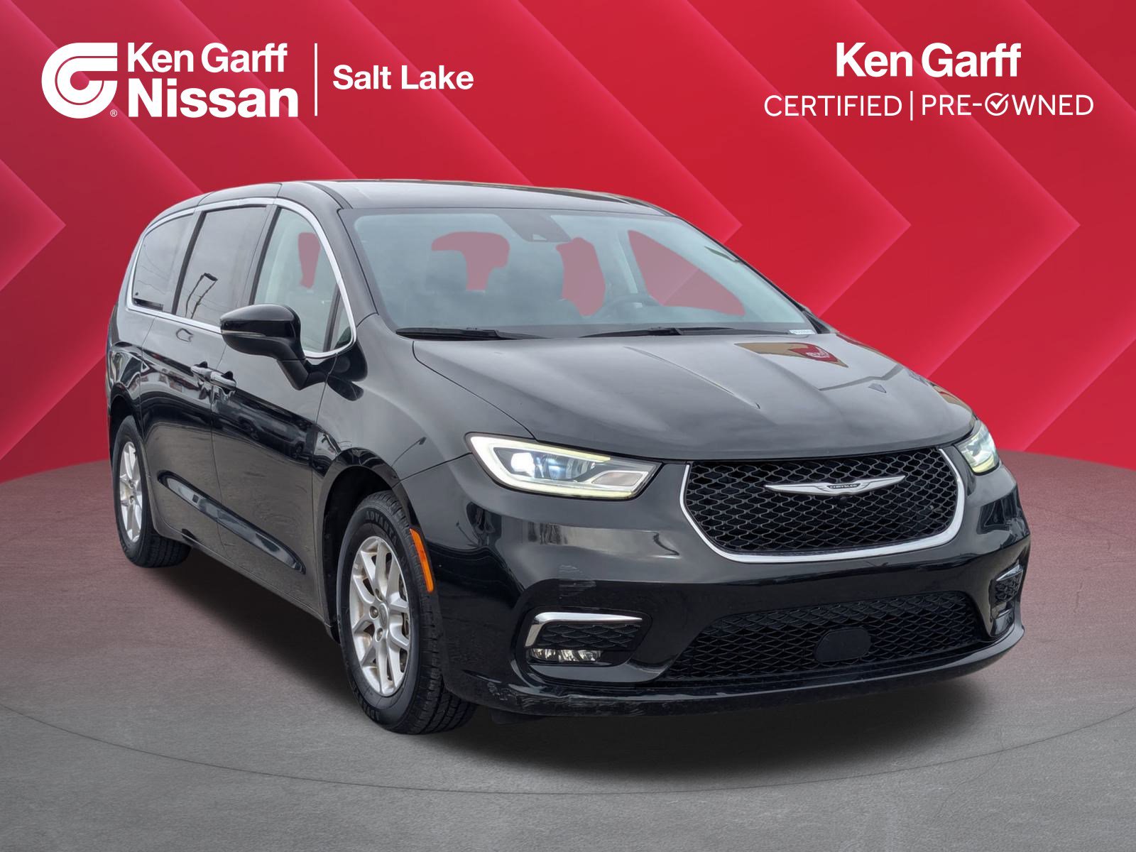 2023 Chrysler Pacifica Touring L's photo