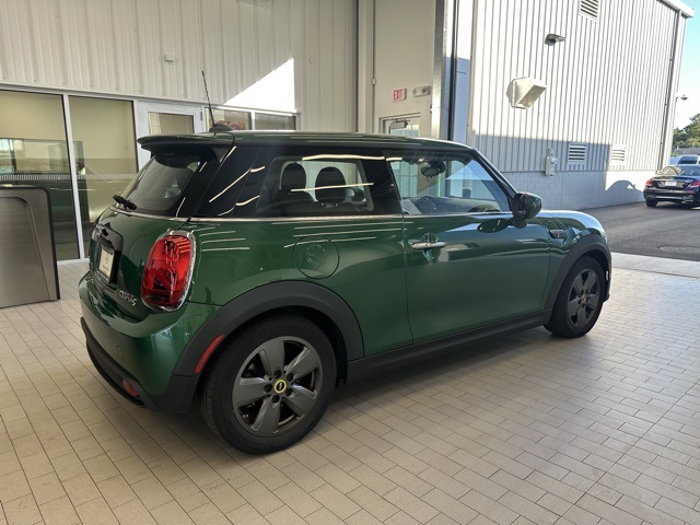 2022 Mini Cooper SE Signature photo 3