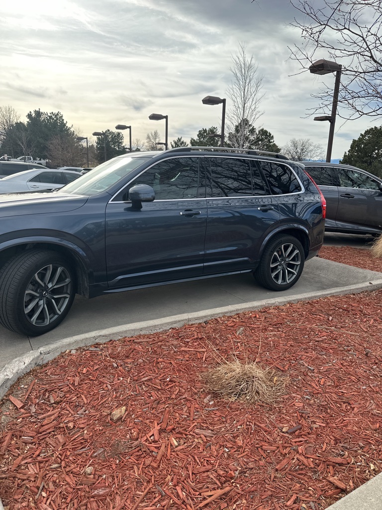 2019 Volvo XC90 Momentum's photo