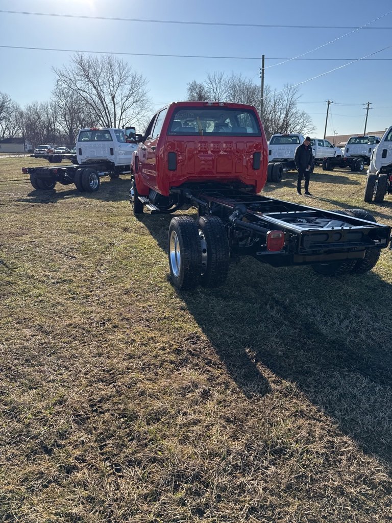 2024 Chevrolet Silverado 5500HD Work Truck photo 3