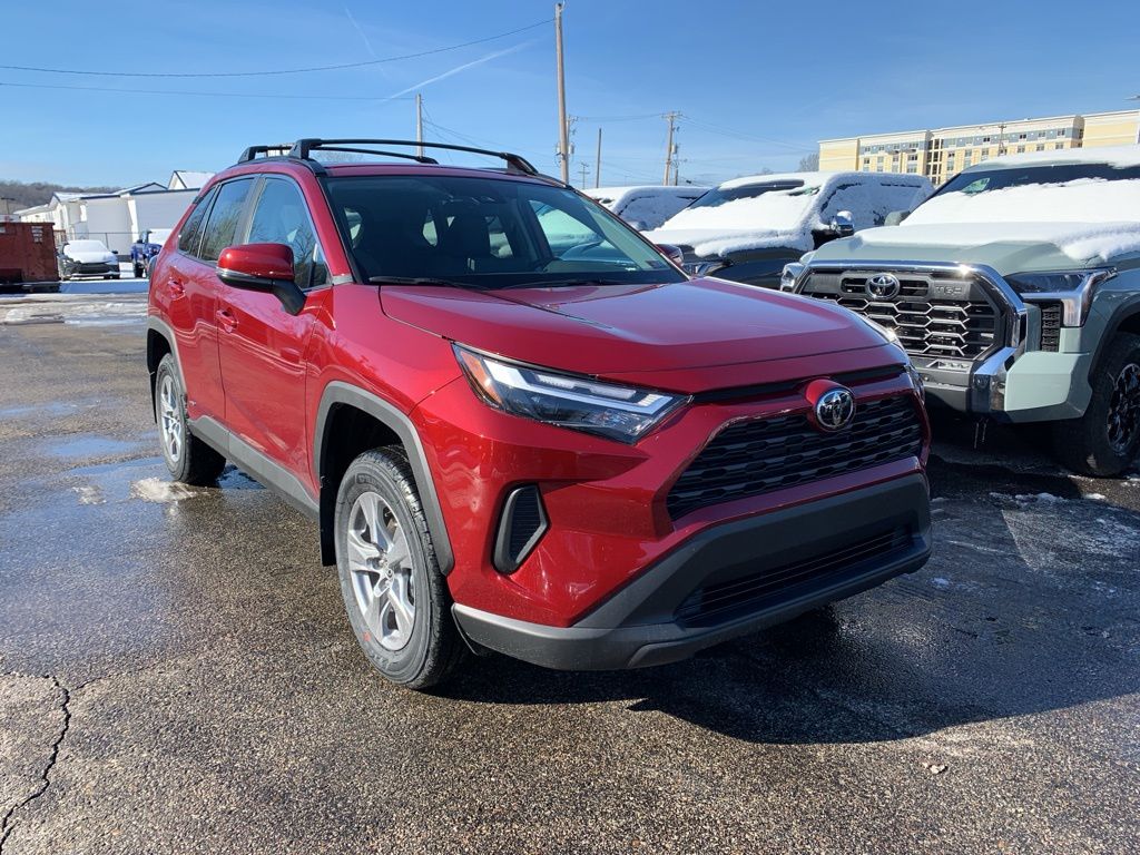 2025 Toyota RAV4 XLE's photo