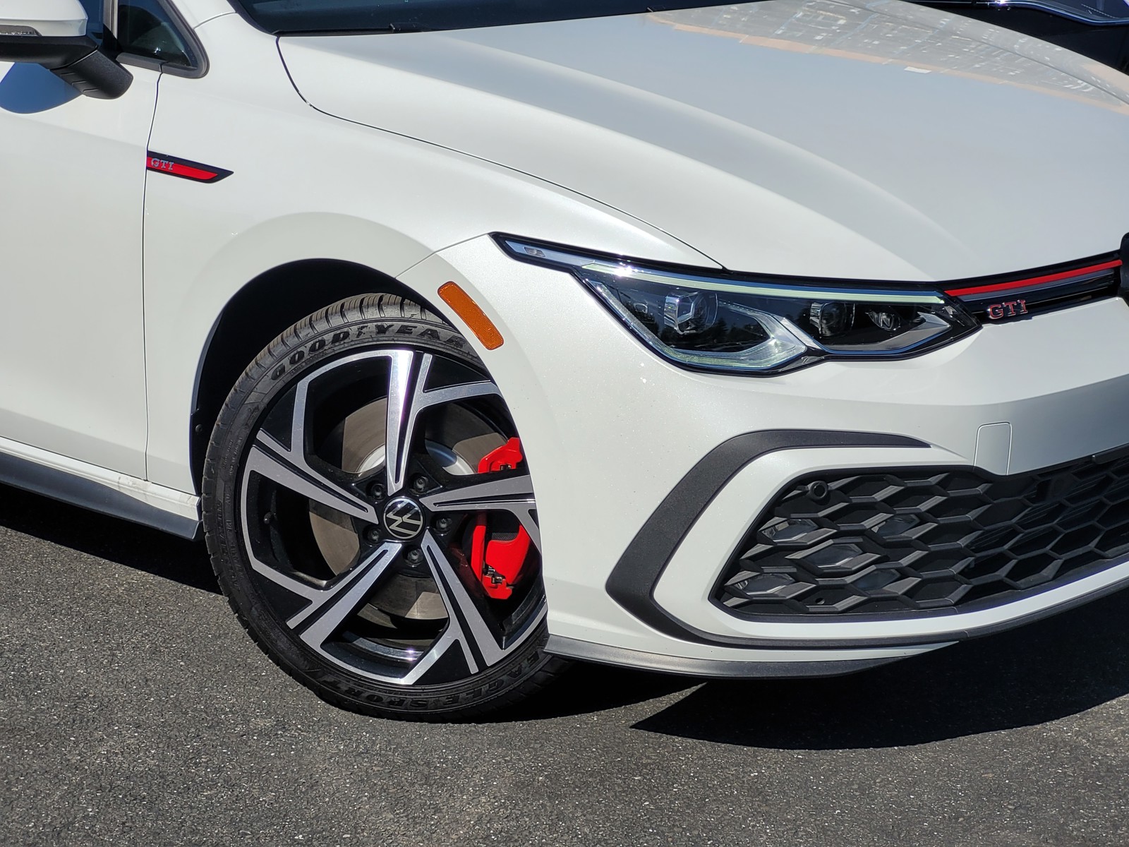 2024 Volkswagen Golf GTI SE photo 3