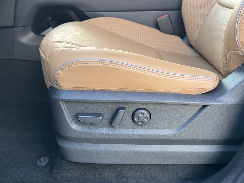 2026 Infiniti QX80 Luxe photo 11