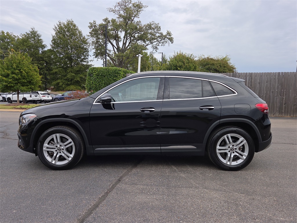 2023 Mercedes Benz GLA 250 4MATIC photo 2