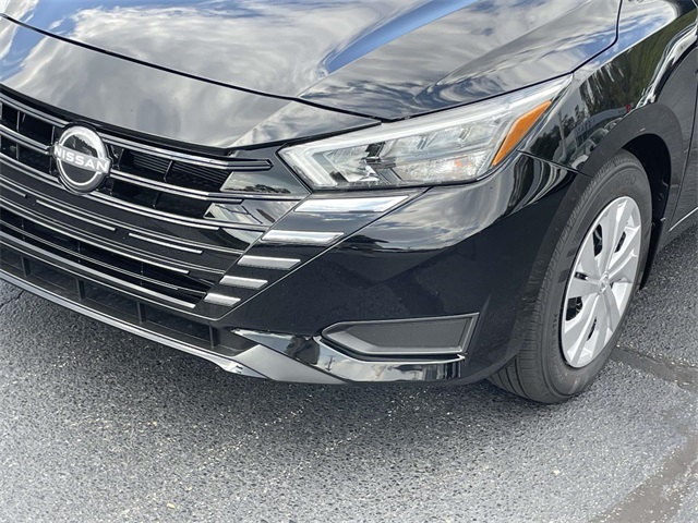 2025 Nissan Versa 1.6 S photo 8