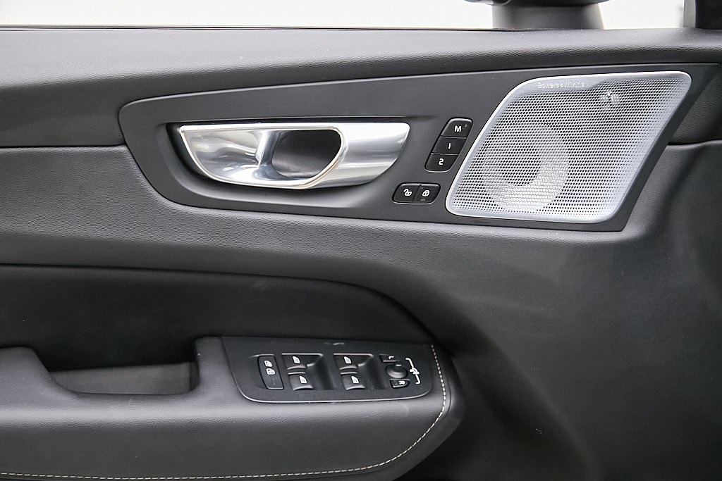 2023 VOLVO XC60 - Image 11